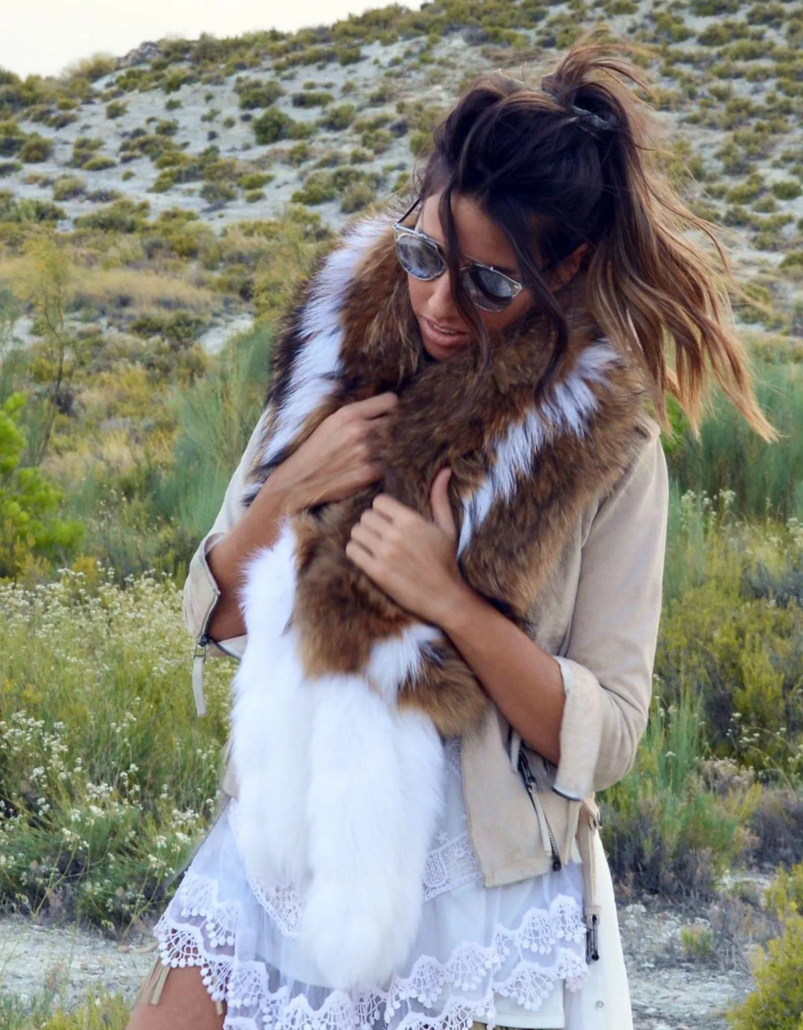 Fur Collar in Brown with White Stripe