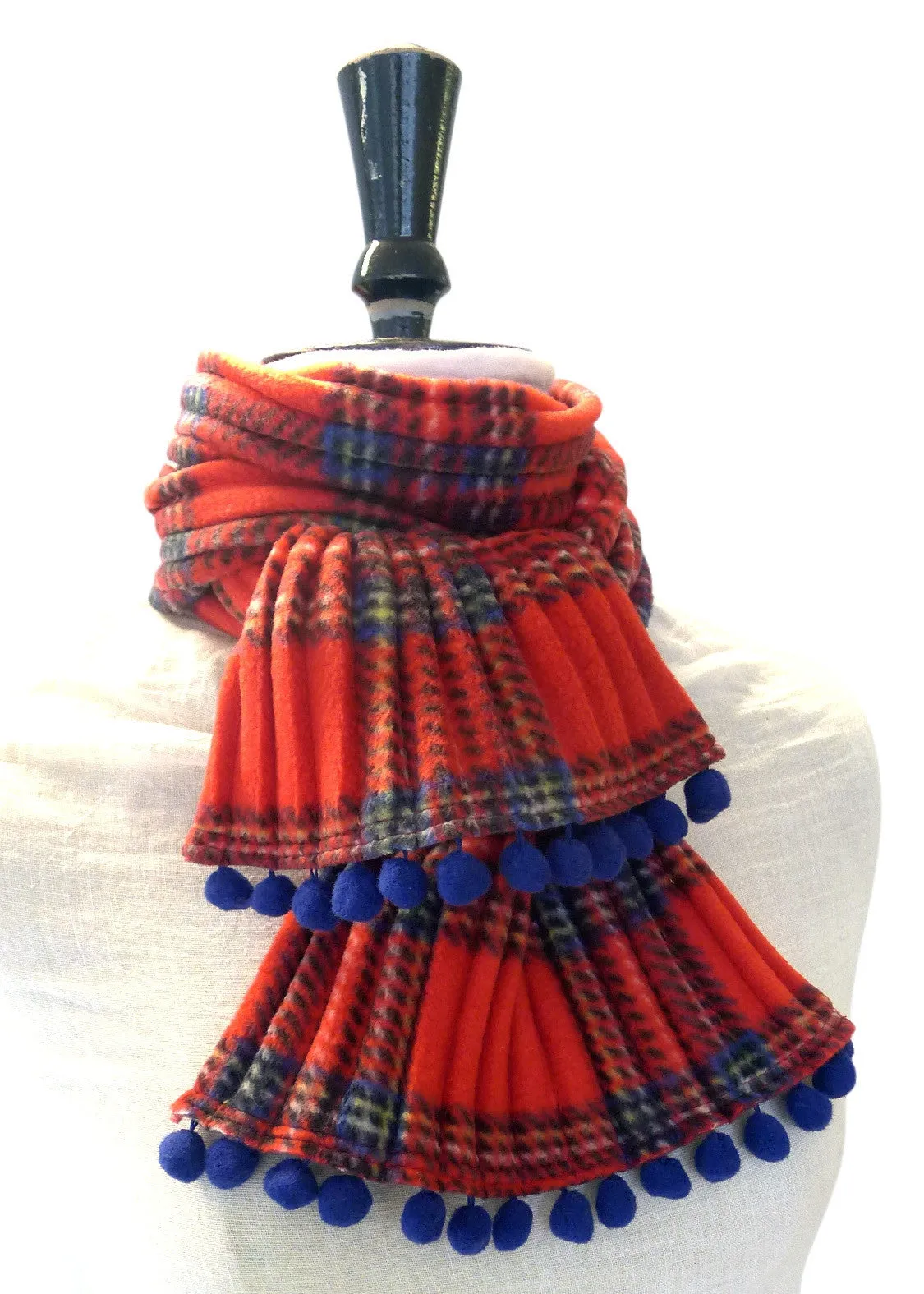 Pom pom scarf - Red tartan