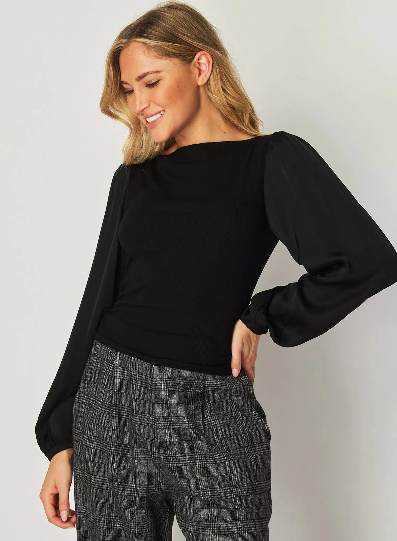 RUCHED WAIST FLOWY SLEEVE TOP