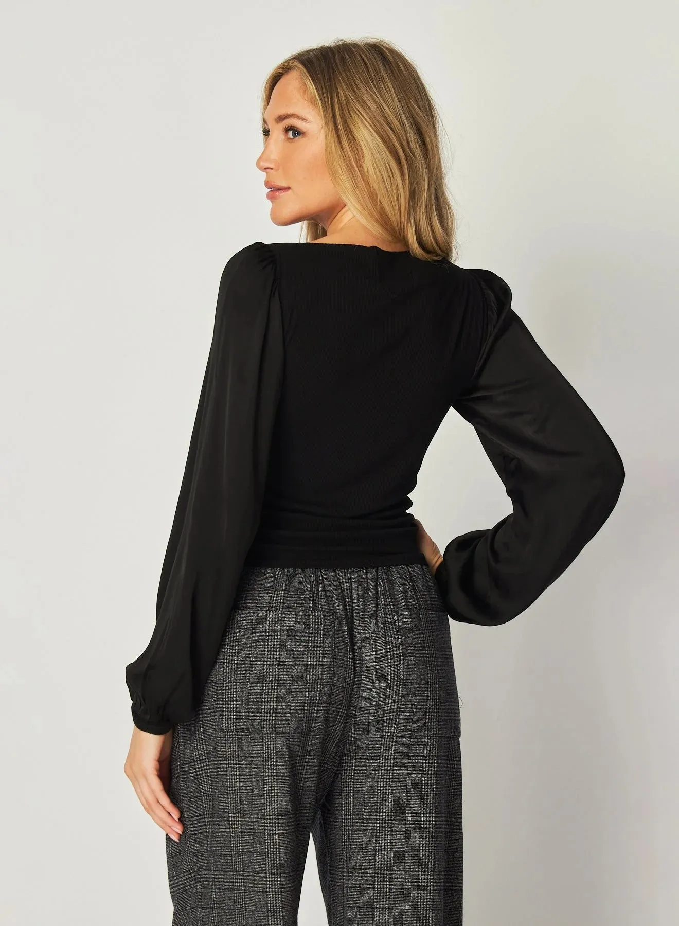 RUCHED WAIST FLOWY SLEEVE TOP